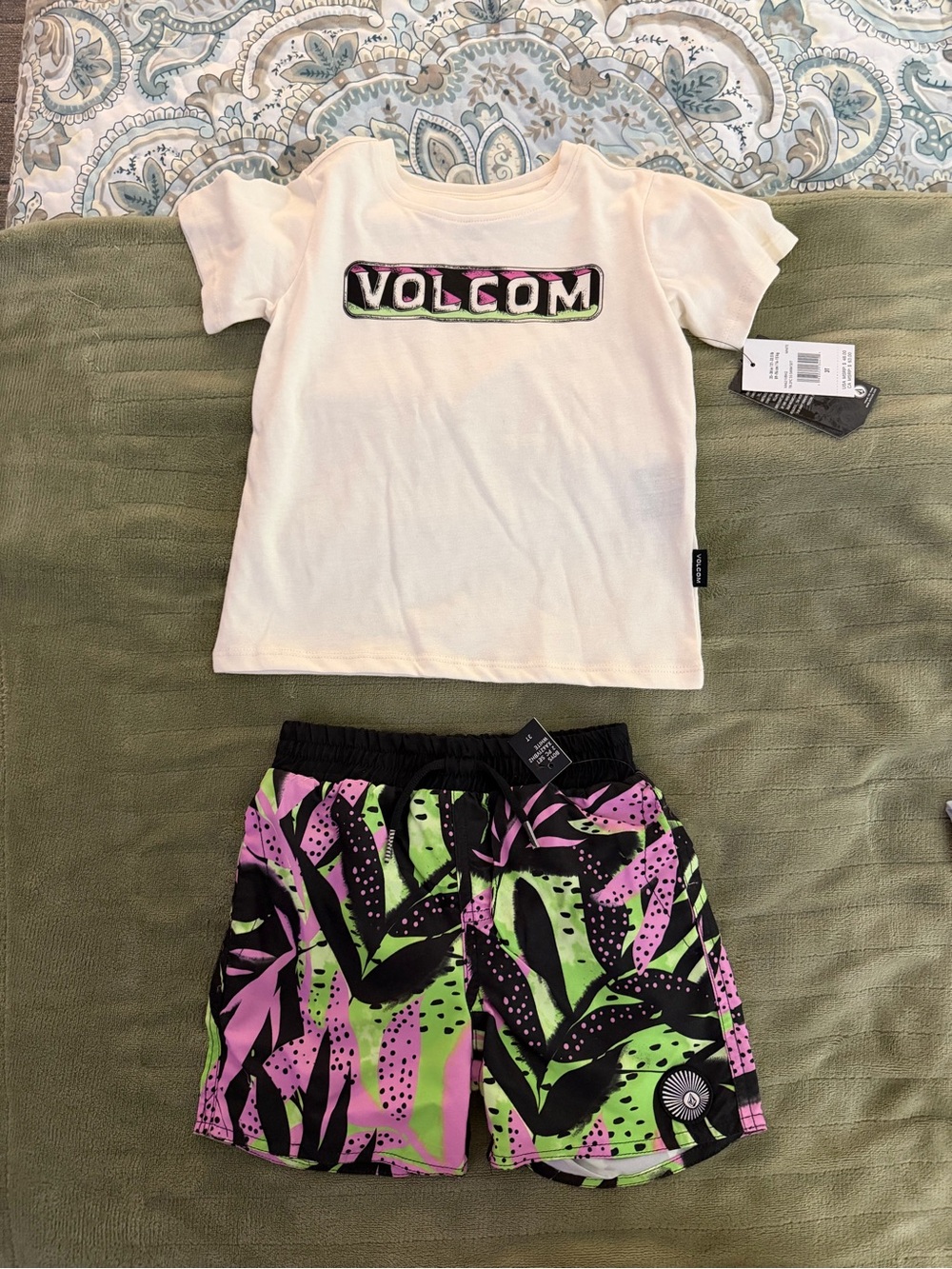 Volcom Toddler Boys Tee and Swim Trunk Set - Picture 3 of 4